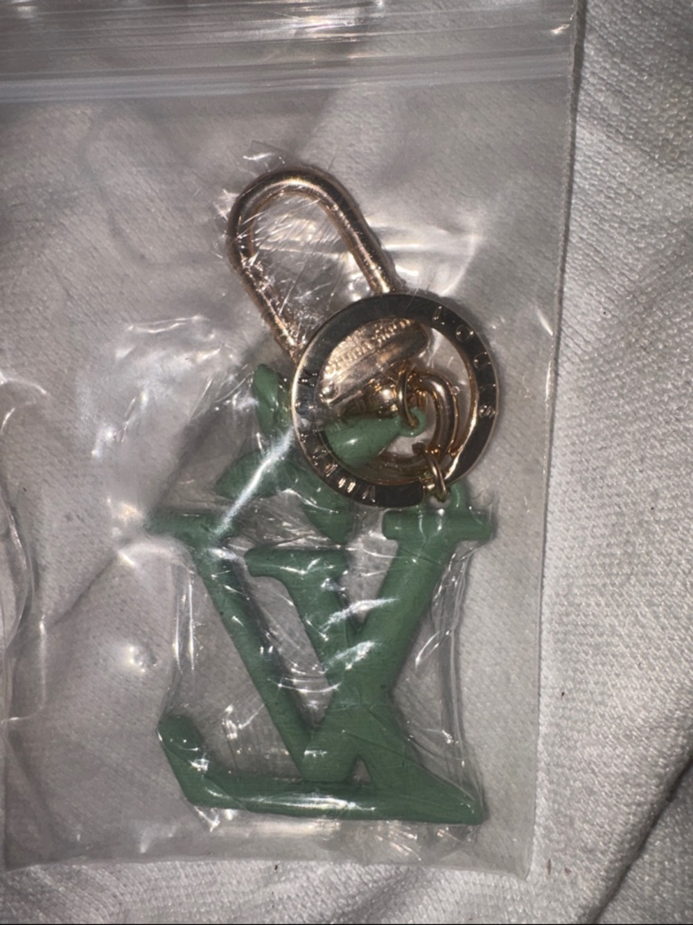 NEW AUTHENTIC FULL INCLUSION Louis Vuitton Green LV Keychain with Box and Pouch - Picture 3 of 3